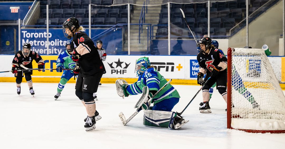 Abbi Ives in net, she is being screened by Toronto Six forward Dominika Lásková