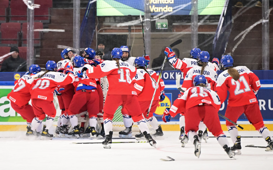 Czechia celebrates winning the 2025 U18 Worlds bronze medal