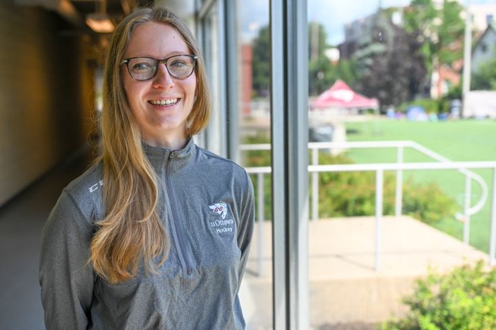 Stefanie McKeough wearing a grey uOttawa hockey sweater